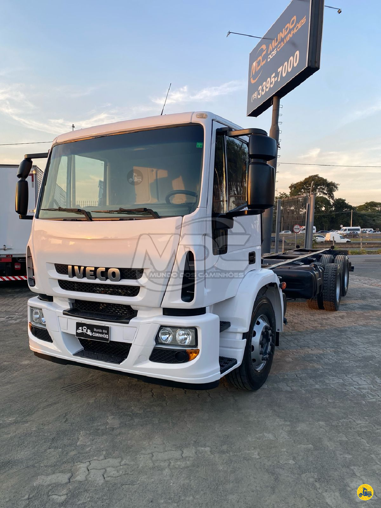 CAMINHAO IVECO TECTOR 170E22 Chassis Truck 6x2 Mundo dos Caminhões SUMARE SÃO PAULO SP